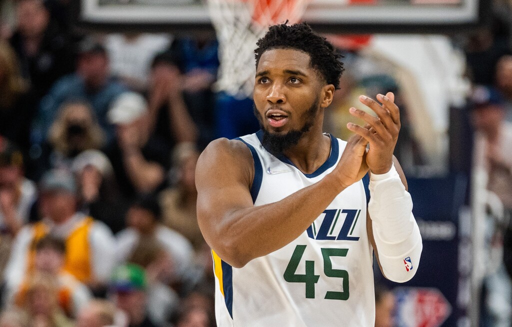 (Rick Egan | The Salt Lake Tribune) Utah Jazz guard Donovan Mitchell (45) claps along with the crowd as he leaves the game with about 5:44 left in the game, and the Jazz leading by 26 points, in NBA action between the Utah Jazz and the Golden State Warriors, at Vivint Arena, on Wednesday, Feb. 9, 2022.