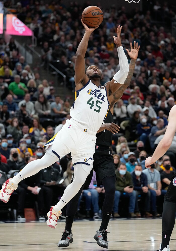 (Francisco Kjolseth | The Salt Lake Tribune) Utah Jazz guard Donovan Mitchell (45) explodes into quick motion in NBA action between the Utah Jazz and the LA Clippers at Vivint Smart Home Arena in Salt Lake City, Wednesday, Dec. 15, 2021.