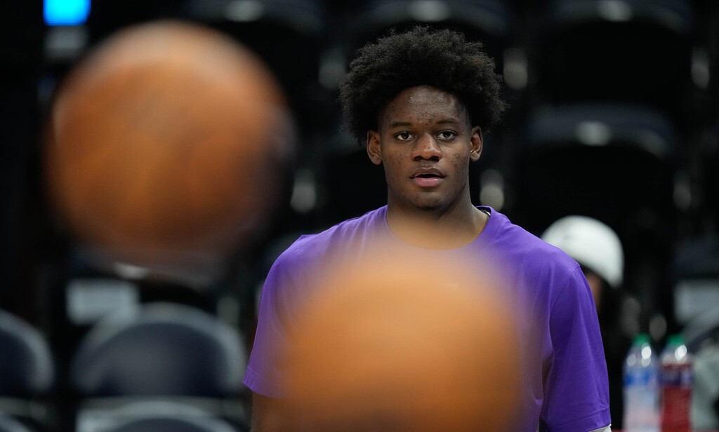 (Francisco Kjolseth  |  The Salt Lake Tribune) Utah Jazz forward Taylor Hendricks (0) warms up with the team prior to an NBA basketball in Salt Lake City Monday, Dec. 18, 2023.
