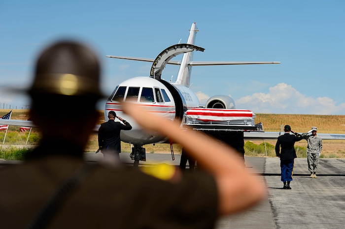 (Trent Nelson | The Salt Lake Tribune)  The body of fallen soldier Aaron Butler, who was killed last week in Afghanistan, arrives at the Monticello Airport, Thursday August 24, 2017.