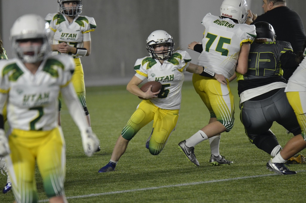 (Alex Vejar | The Salt Lake Tribune)  Mountain Ridge junior Sam Gordon makes her way through the defense during a practice of the Utah Girls’ Tackle Football League on Wednesday, Jan. 22, 2020, at the Zions Bank Training Center in Herriman.