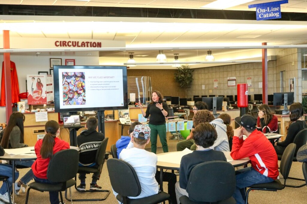 (Ivana Martinez | KUER) Renee Leta from Utah’s More Than A Flag project, talks to Latinos In Action students about why flags are important.