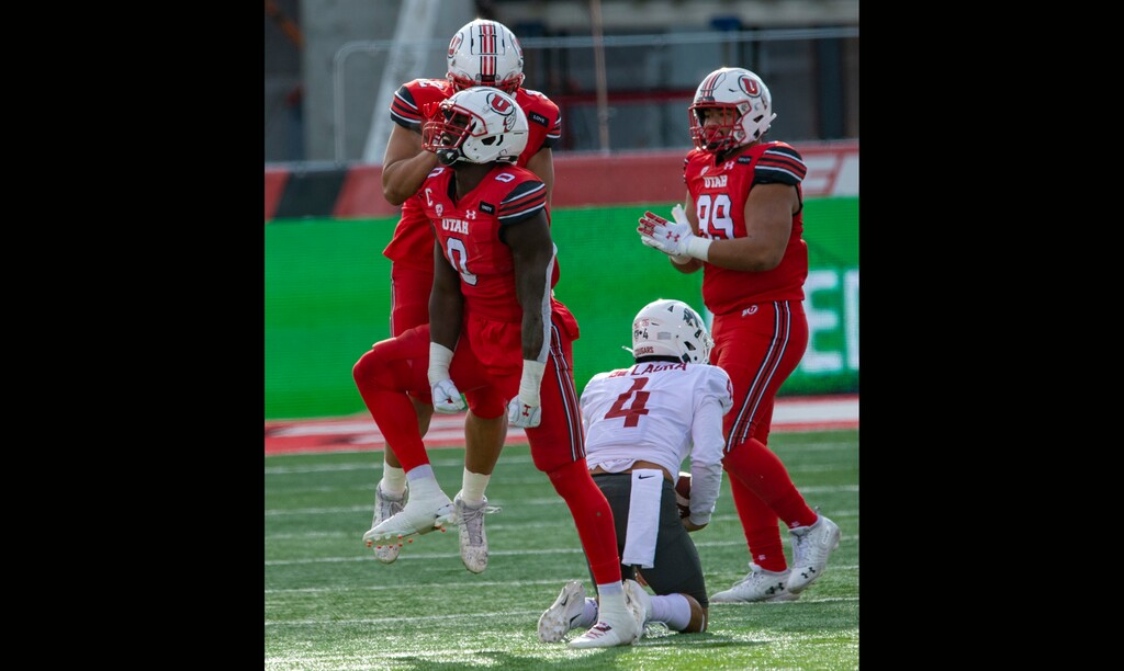 (Rick Egan | The Salt Lake Tribune) Utah Utes linebacker Devin Lloyd (0) reacts after a quarterback sack of Washington State Cougars quarterback Jayden de Laura (4), in PAC-12 football acton between Utah Utes and Washington State Cougars at Rice-Eccles Stadium on Saturday, Dec. 19, 2020.