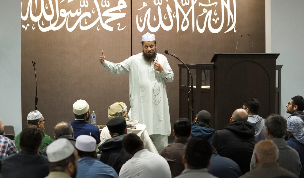 (Bethany Baker  |  The Salt Lake Tribune) Imam Shuaib Din tells Muslim worshippers at the Utah Islamic Center about the recent shooting.