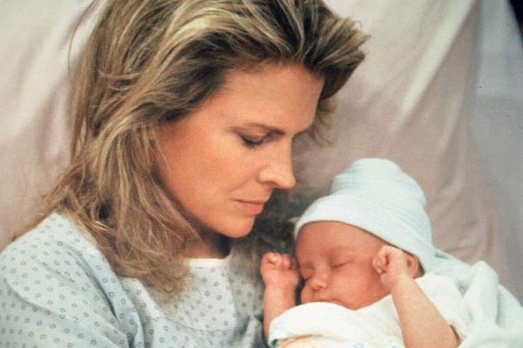 (Photo courtesy Warner Bros.) Murphy Brown (Candice Bergen) gave birth in the Season 4 finale of the hit CBS sitcom — upsetting then-Vice President Dan Quayle.