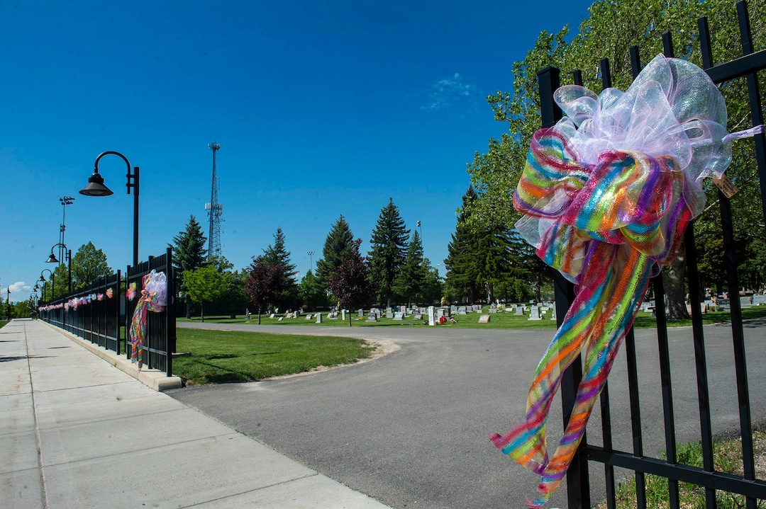 (Rick Egan  |  The Salt Lake Tribune)      Friends and loved ones place ribbons on the fence of the Logan City Cemetery before the funeral procession for five-year-old Elizabeth Shelley, who was allegedly killed by her uncle in Logan last week. Tuesday, June 4, 2019.