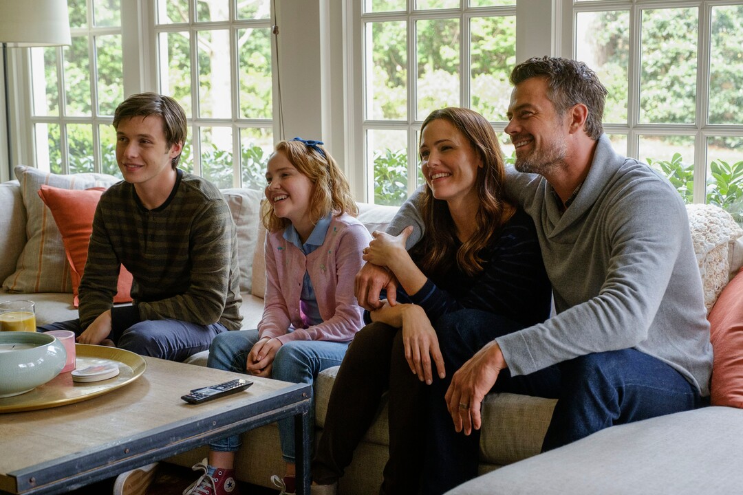 This image released by Twentieth Century Fox shows Nick Robinson, Talitha Bateman, Jennifer Garner and Josh Duhamel in "Love, Simon." (Ben Rothstein/Twentieth Century Fox via AP)