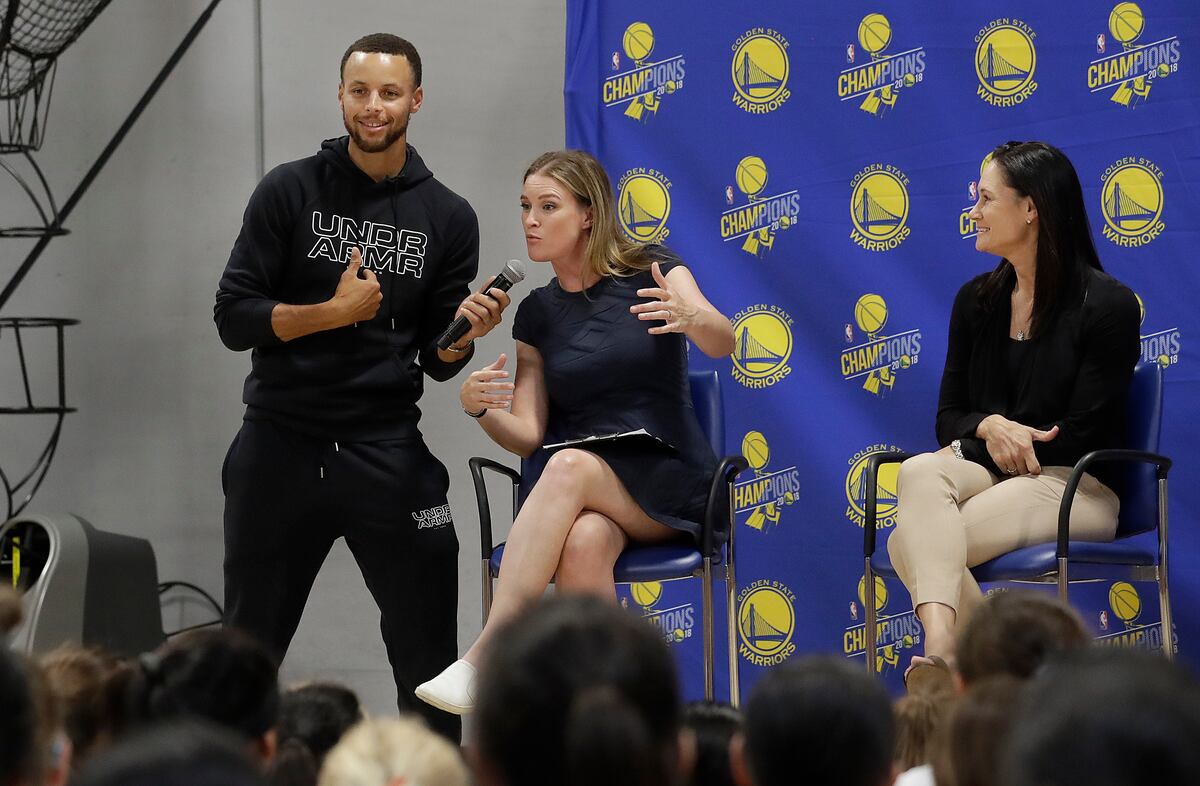 Stephen Curry supports women's game by hosting girls camps, image size:1200x786