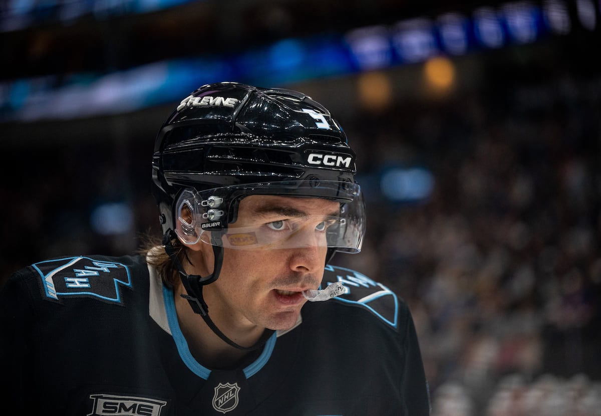 Gordon Monson: ‘Hockey guys are a special breed,’ and facing his father’s death, Utah Mammoth forward Clayton Keller is one of them