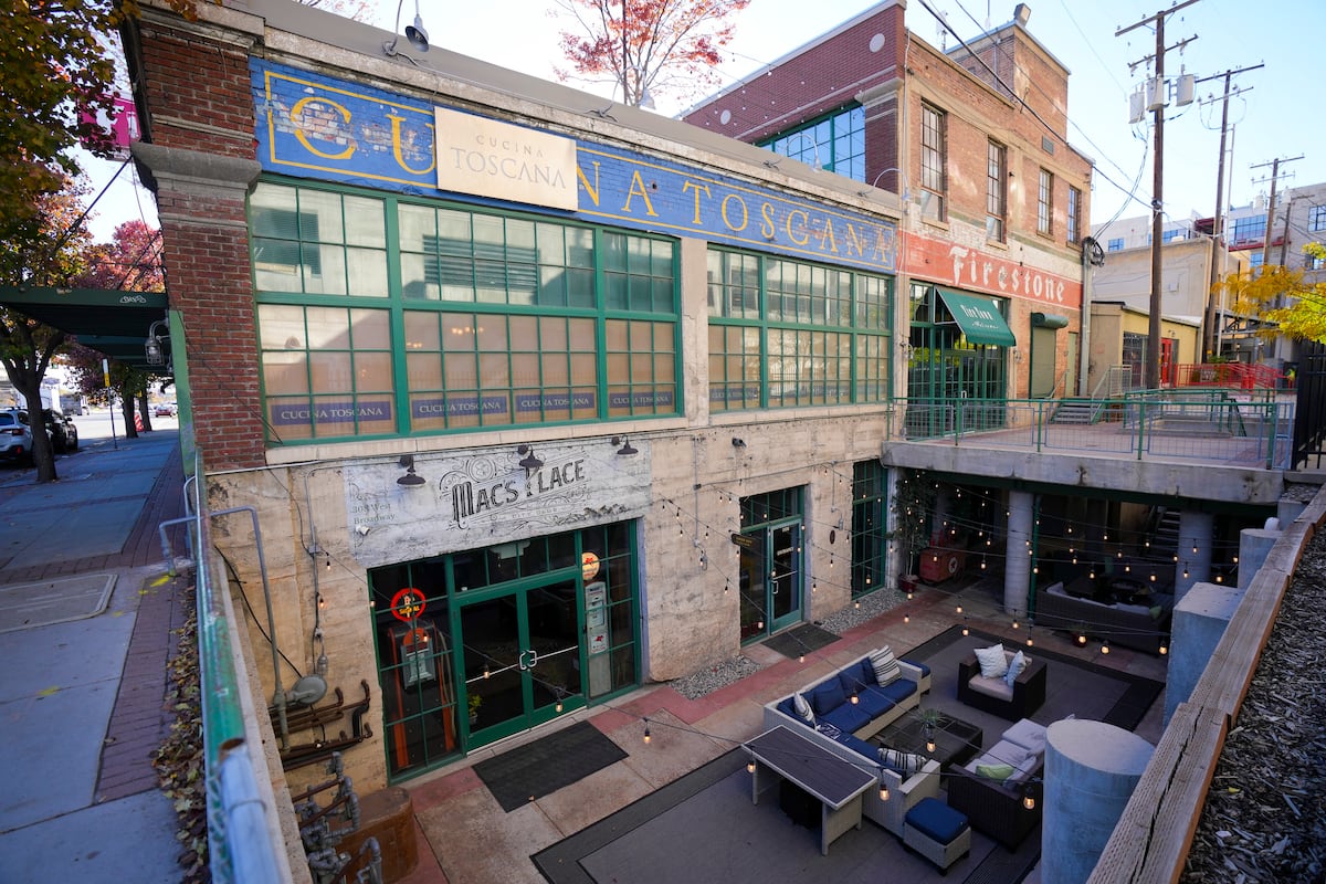 A look inside the official meetings Utah A.G. Sean Reyes held at his unofficial office in a private club