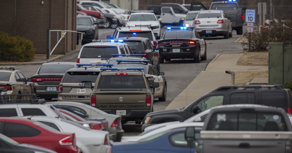 2 dead, 17 injured in Kentucky school shooting; suspect in custody